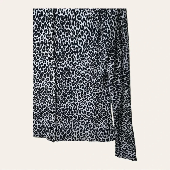 0404. CHARTER CLUB FULL BUTTON UP LONG SLEEVE CARDIGAN SIZE MEDIUM LEOPARD PRINT - Picture 11 of 12